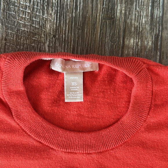 BANANAS REPUBLIC RED SWEATER, XSMALL - Picture 4 of 10